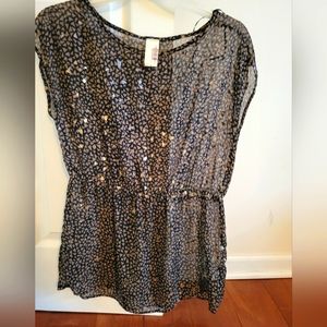 Super cute top from a boutique. Size small. Like new condition
